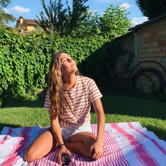 Meet your Posher, Julianna - Picture 3 of 5